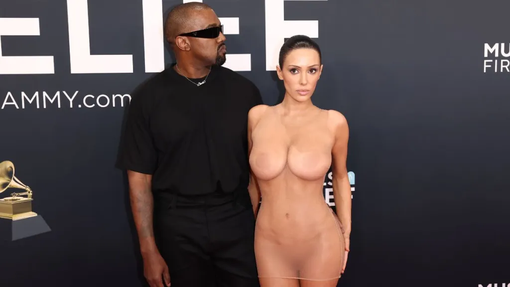 Bianca Censori Grammys Outfit Unblurred video – So hot