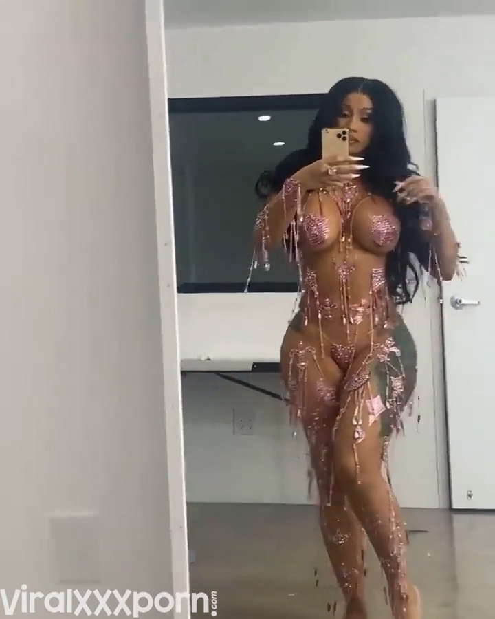 Cardi B Show off Body Erotic – Onlyfans Tape